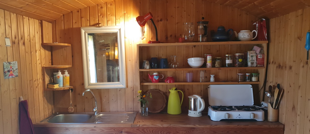 Küchen- und Badzeile