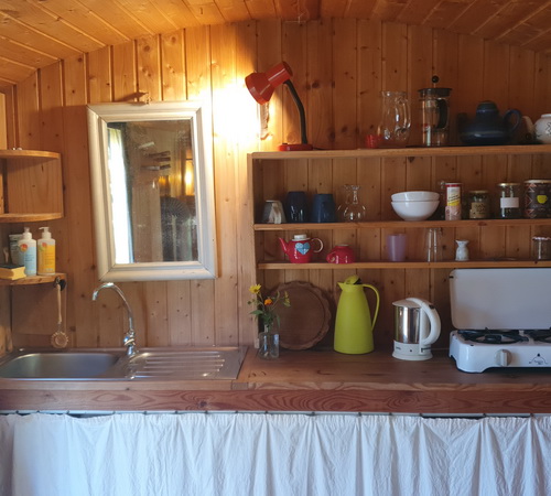 Küchen- und Badzeile