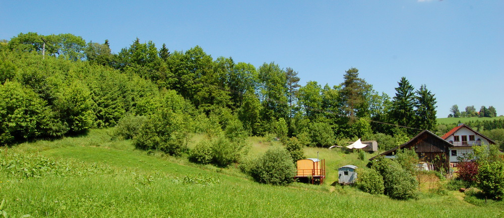 Solla mit Haus, Scheune und Bauwägen