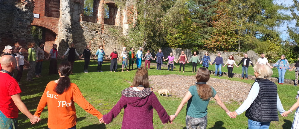 Tanz in der Burgruine