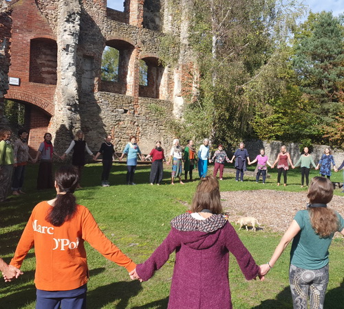 Tanz in der Burgruine